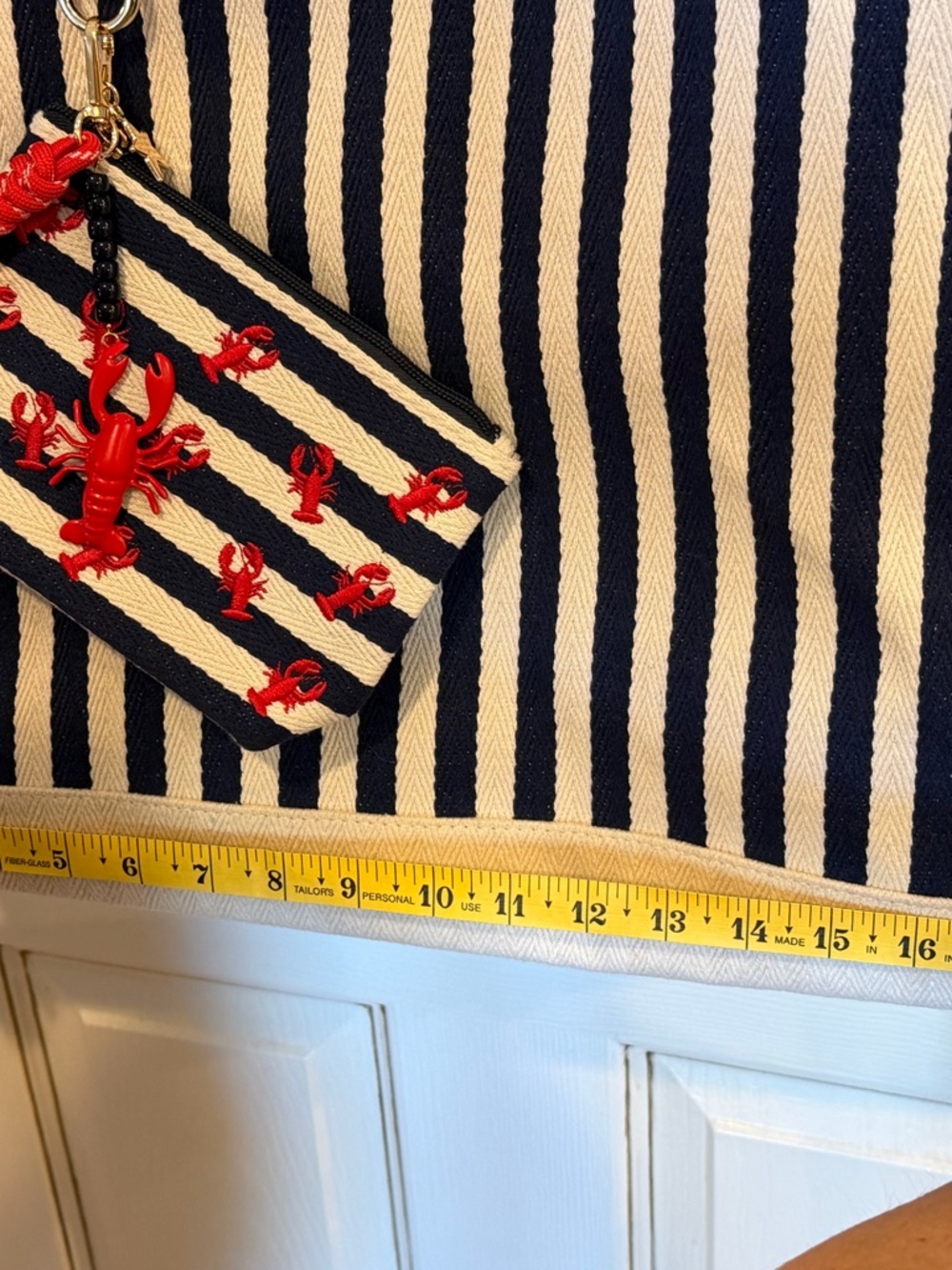 Lg Striped Navy/Off White Tote w/lobster accent pouch & lobster Hair clip - Picture 4 of 6